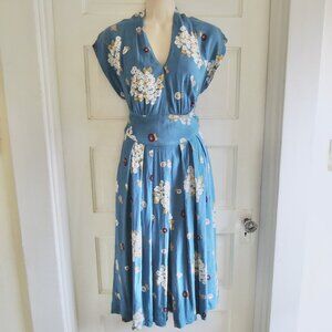 Emily and Fin Blue & White Floral Retro 40s Dress M